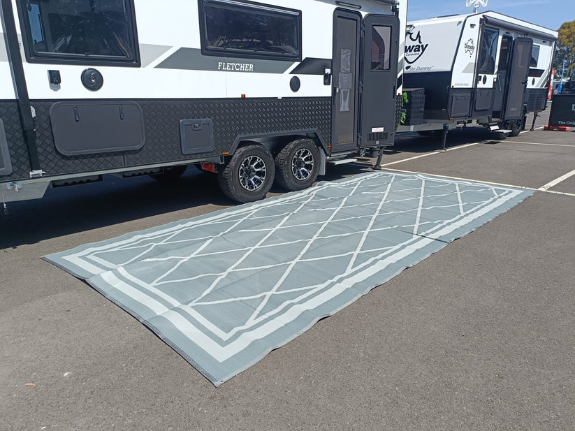 Diamond pattern mat